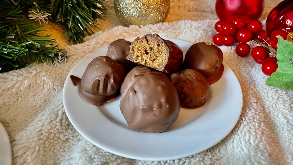 Healthy gingerbread truffles